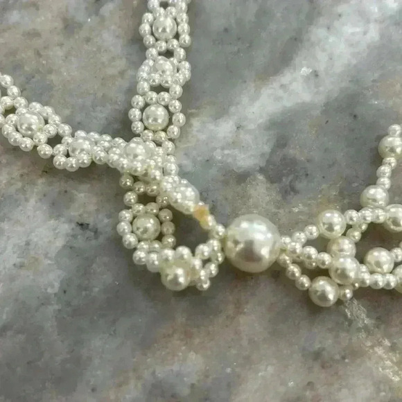 Vintage Pearl Beaded necklace. Beautiful beaded design. White - Picture 3 of 4